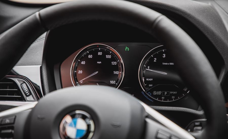 Панель приборов BMW X1 xDrive28i xLine (F48) 2019 года  (NA) (фото 8 из 11)
